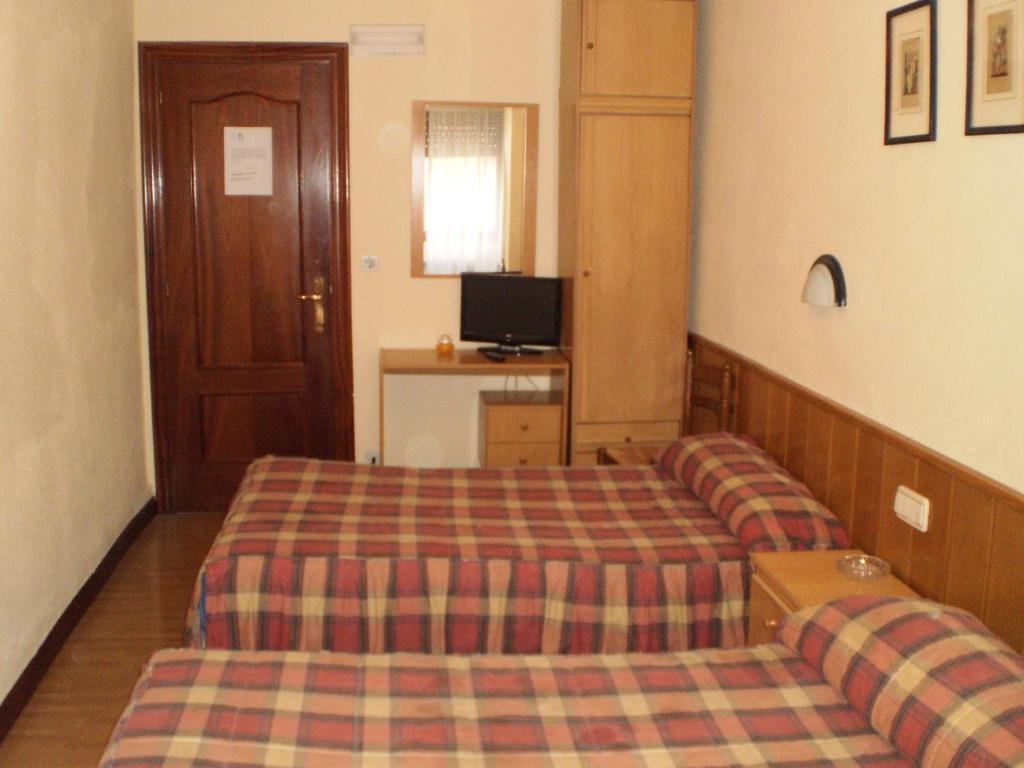 Hostal Hilton Бургос Экстерьер фото